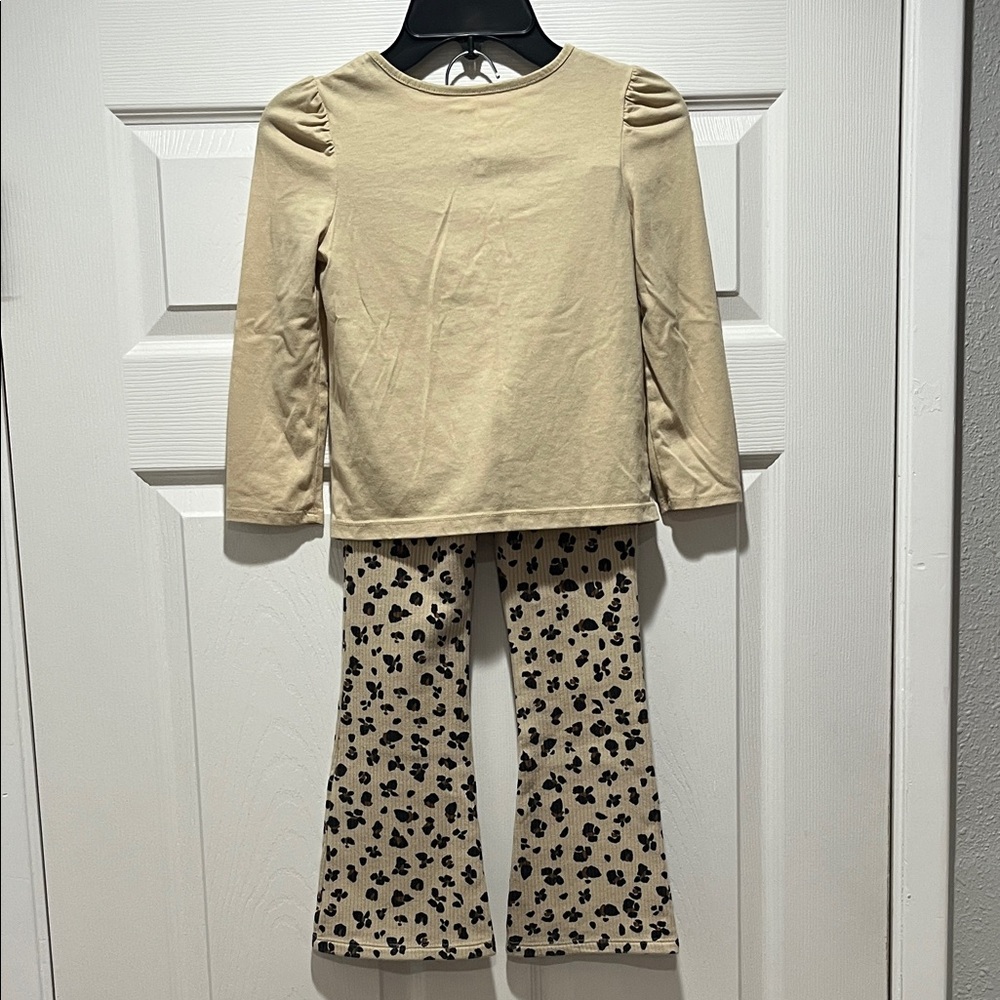 Adorable Hello Kitty Kids Set- Cream and Black - Picture 2 of 8
